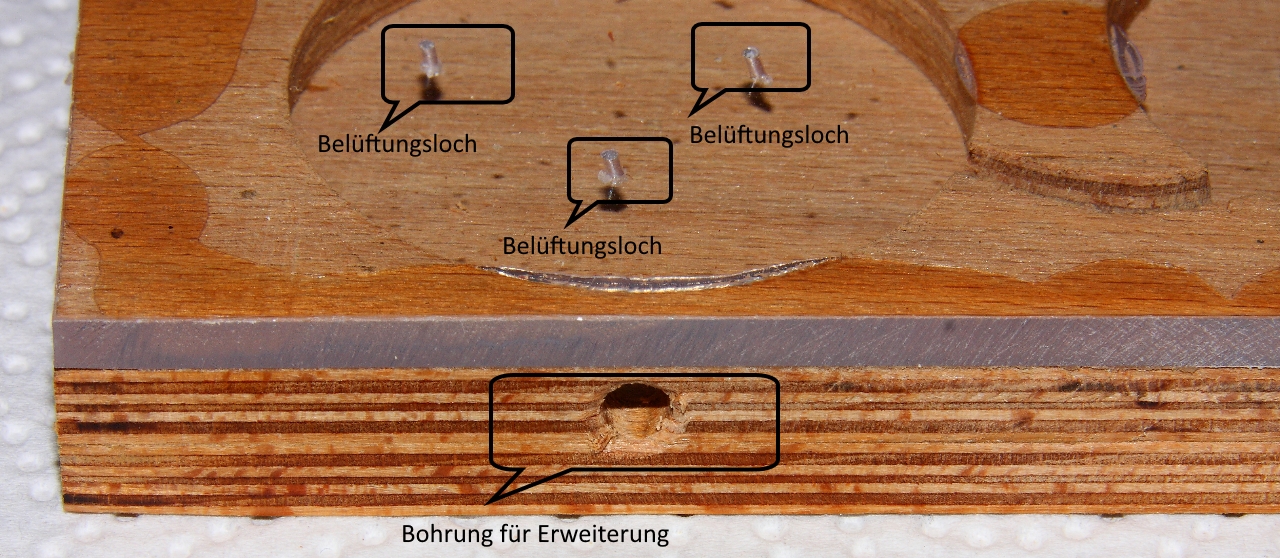 Holznest mit Bohrung für Erweiterung
