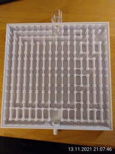 Oben rechts ist leider ein Pfeiler abgebrochen. Daher der nicht ganz optimale Verlauf. Links rum geht's schnell, rechts rum braucht man Asudauer.