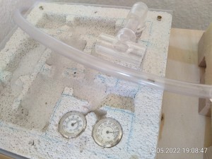 28-30 °C und 80 % LF