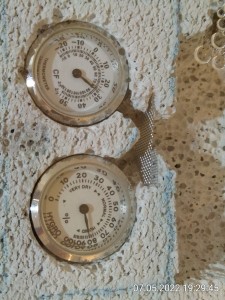 Das Thermometer ist um 2 bis 3 °C gefallen.